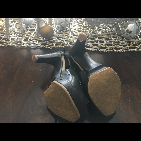 Like Smug Size 7 Heels - Picture 3 of 4